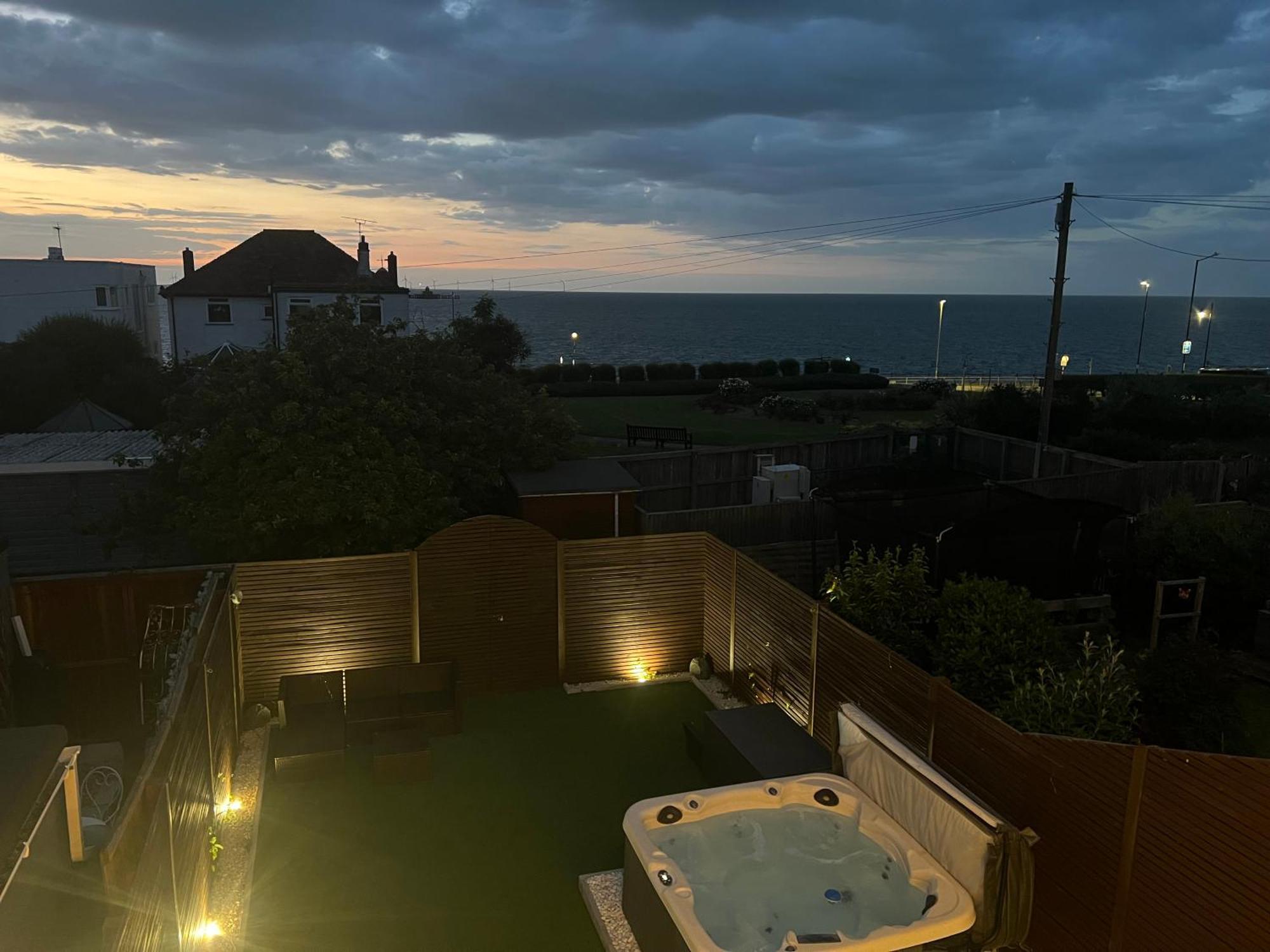 Broadway Beach Home With Hot Tub 荷尼湾 外观 照片